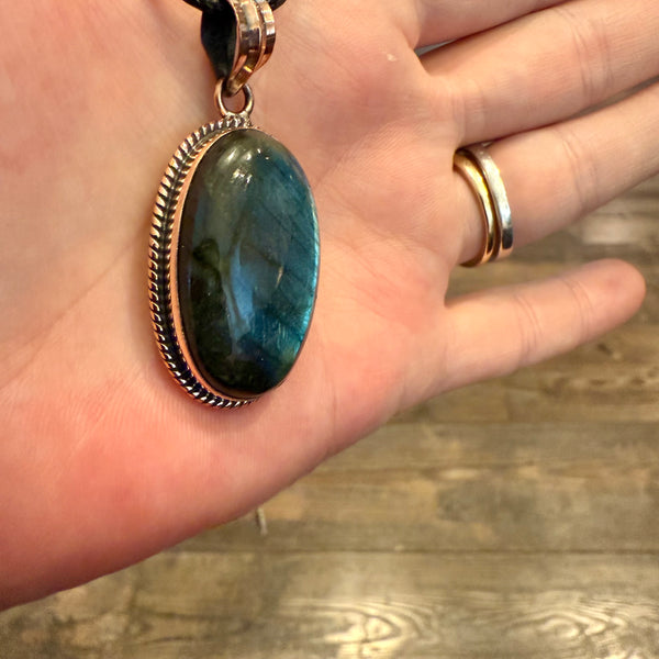Stunning Large Oval Labradorite Necklace Pendant Womens Statement Piece New