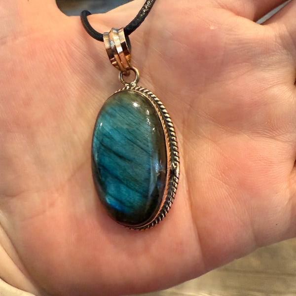 Stunning Large Oval Labradorite Necklace Pendant Womens Statement Piece New