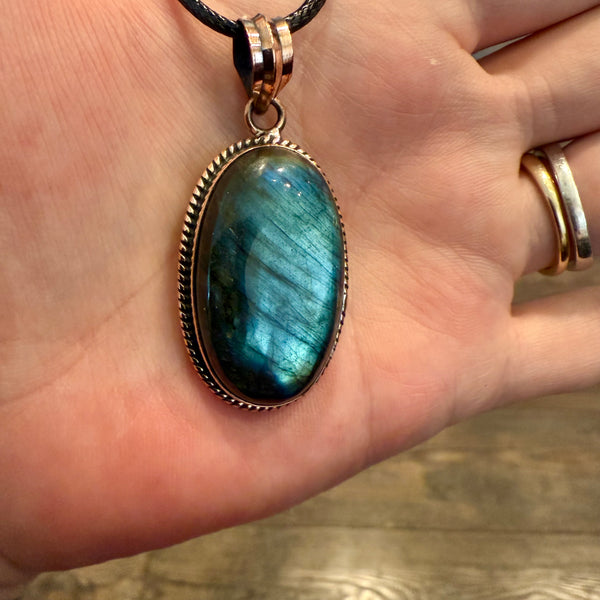 Stunning Large Oval Labradorite Necklace Pendant Womens Statement Piece New