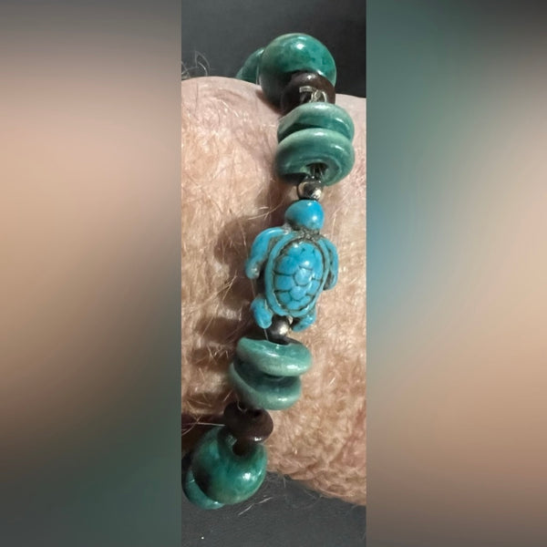 Vintage Turtle Bead Stretch Bracelet Unisex Hand Carved Howlite and Wood Bead