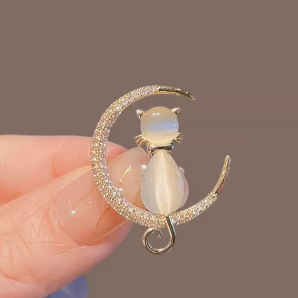 Cats Eye Rhinestone Crescent Moon Gold Brooch Womens Girls Casual Pin New
