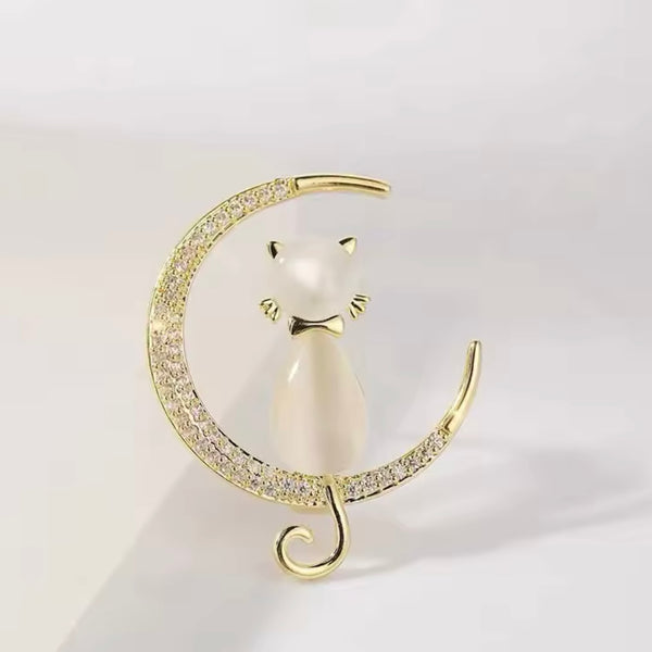 Cats Eye Rhinestone Crescent Moon Gold Brooch Womens Girls Casual Pin New