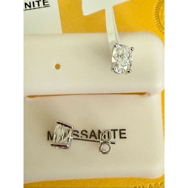 7.5mm 2CT Moissanite Stud Earrings Oval Sterling Silver